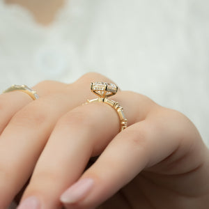 The Patricia Set With A Emerald Lab Diamond