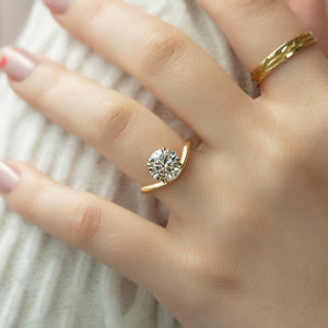The Berta Set With A 2.5 Carat Round Lab Diamond
