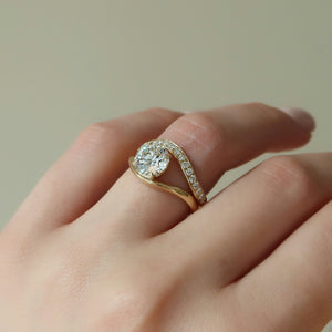 The Berta Set With A 2.5 Carat Round Lab Diamond