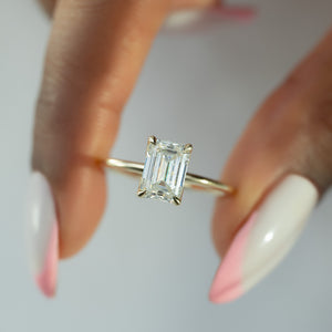The Lisa Set With A 1.5 Carat Emerald Lab Diamond