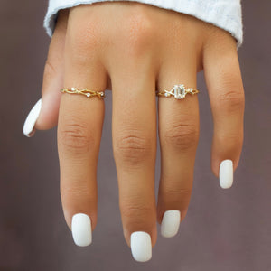 The Twig Set With A Emerald Moissanite