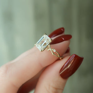 The Twig Set With A 2 Carat Emerald Lab Diamond