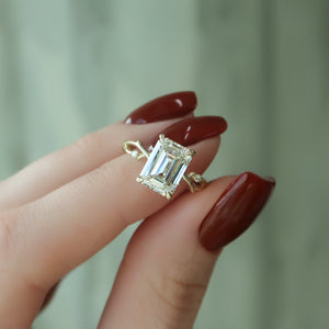 The Twig Set With A Emerald Moissanite