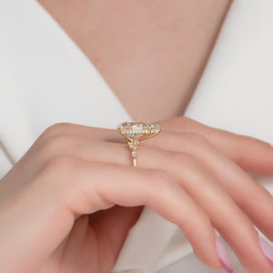 The Emma Set With A Pear Moissanite
