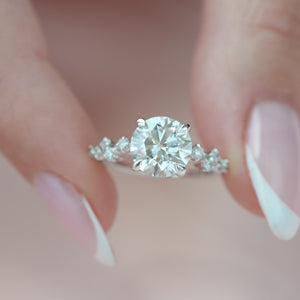 The Mia - Engagement Ring Made in White Gold