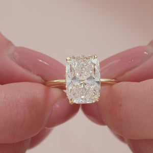 The Crown Kamellie - Engagement Ring Made in Yellow Gold