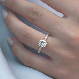The Low Profile Kamellie - Engagement Ring Made in Yellow Gold