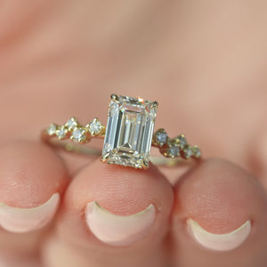 The Mia - Engagement Ring Made in Yellow Gold