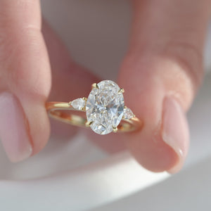 The Pears Liv - Engagement Ring Made in Yellow Gold