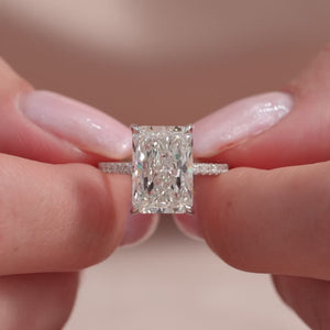 The Pave Kamellie - Engagement Ring Made in White Gold