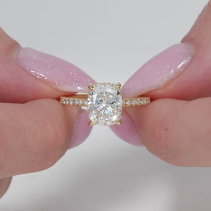 The Low Profile Kamellie - Engagement Ring Made in Yellow Gold
