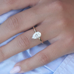 The Kamellie - Engagement Ring Made in Yellow Gold