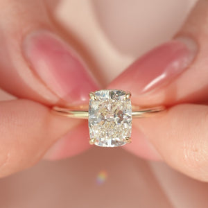The Kamellie - Engagement Ring Made in Yellow Gold