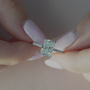 The Pave Kamellie - Engagement Ring Made in White Gold