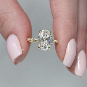 The Low Profile Kamellie - Engagement Ring Made in Yellow Gold
