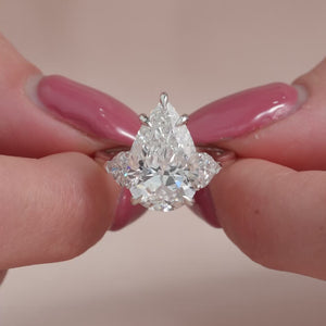 The Hearts Liv - Engagement Ring Made in White Gold