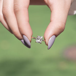 The Low Profile Kamelie - Engagement Ring Made in Yellow Gold