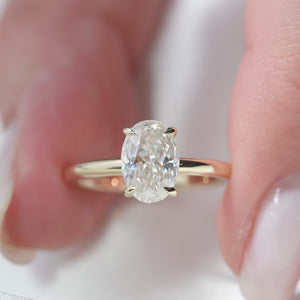 The Low Profile Kamelie - Engagement Ring Made in Yellow Gold