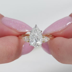 The Pears Liv - Engagement Ring Made in Yellow Gold