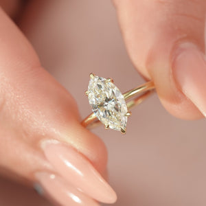 The Kamellie - Engagement Ring Made in Yellow Gold