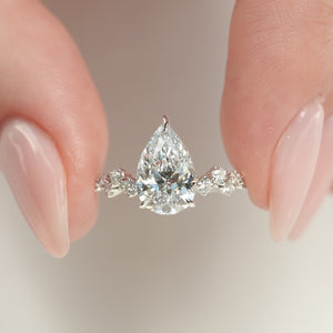 The Mia - Engagement Ring Made in White Gold