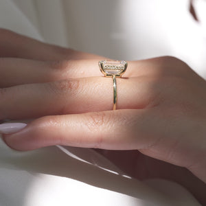 The Low Profile Kamelie - Engagement Ring Made in Yellow Gold