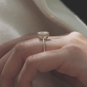 The Low Profile Kamelie - Engagement Ring Made in Yellow Gold