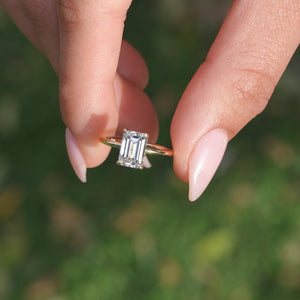 The Crown Kamellie - Engagement Ring Made in Yellow Gold