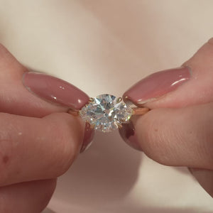 The Hearts Liv - Engagement Ring Made in Yellow Gold