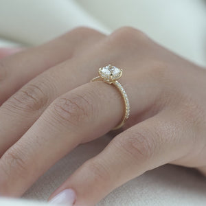 The Low Profile Kamellie - Engagement Ring Made in Yellow Gold