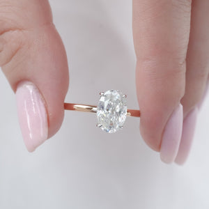 The Low Profile Kamelie - Engagement Ring Made in Rose Gold