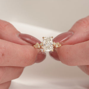 The Mia - Engagement Ring Made in Yellow Gold