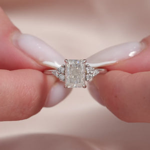 The Scarlett - Engagement Ring Made in Platinum