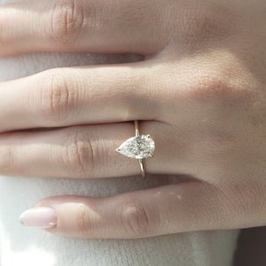 The Kamellie - Engagement Ring Made in Yellow Gold