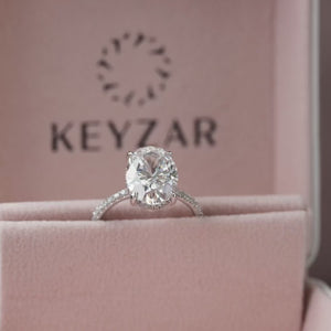 The Low Profile Kamellie - Engagement Ring Made in White Gold