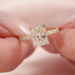 The Low Profile Kamellie - Engagement Ring Made in Yellow Gold