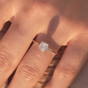 The Kamellie - Engagement Ring Made in White Gold