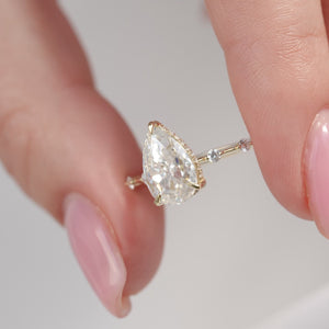 The Hidden Halo Penelope - Engagement Ring Made in Yellow Gold