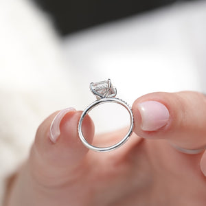 The Pave Kamellie - Engagement Ring Made in White Gold