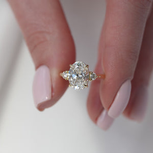 The Lia - Engagement Ring Made in Yellow Gold