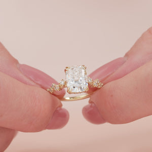 The Mia - Engagement Ring Made in Yellow Gold