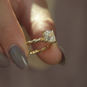 The Alice - Engagement Ring Made in Yellow Gold
