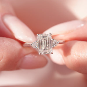 The Lia - Engagement Ring Made in White Gold
